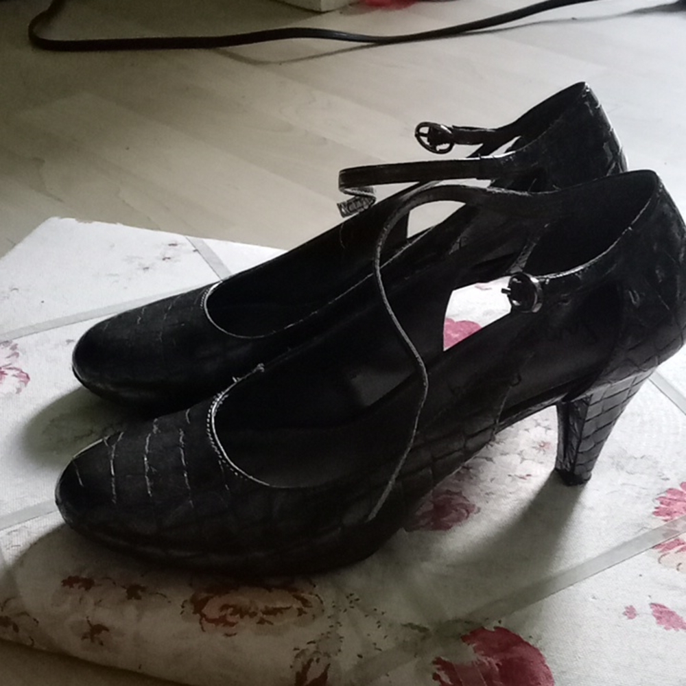 Sam & Libby Gray Patent croc print Shoes size 8.5